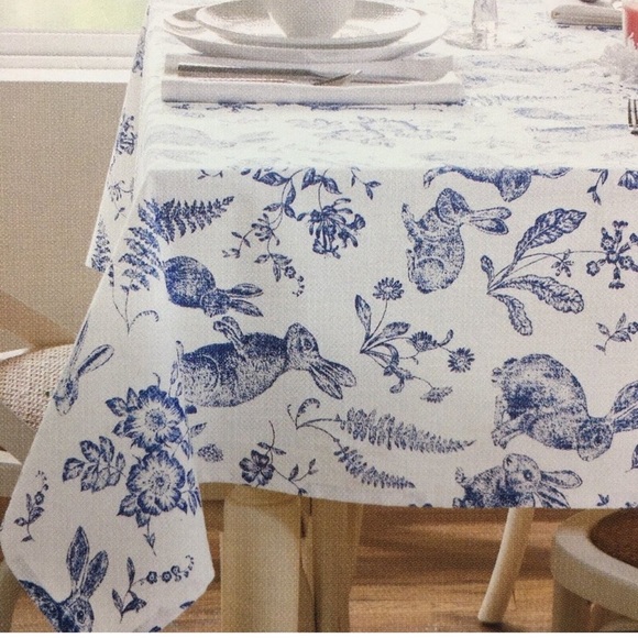 🎉HP!🎉The Farmhouse by Rachel Ashwell Navy Blue Bunny Cotton 70” Round Tablecloth - Picture 1 of 6
